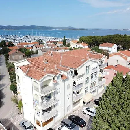 Downtown Апартаменты *