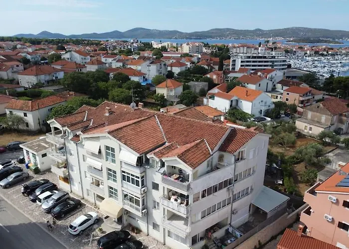 Апартаменты Downtown Биоград-на-Мору